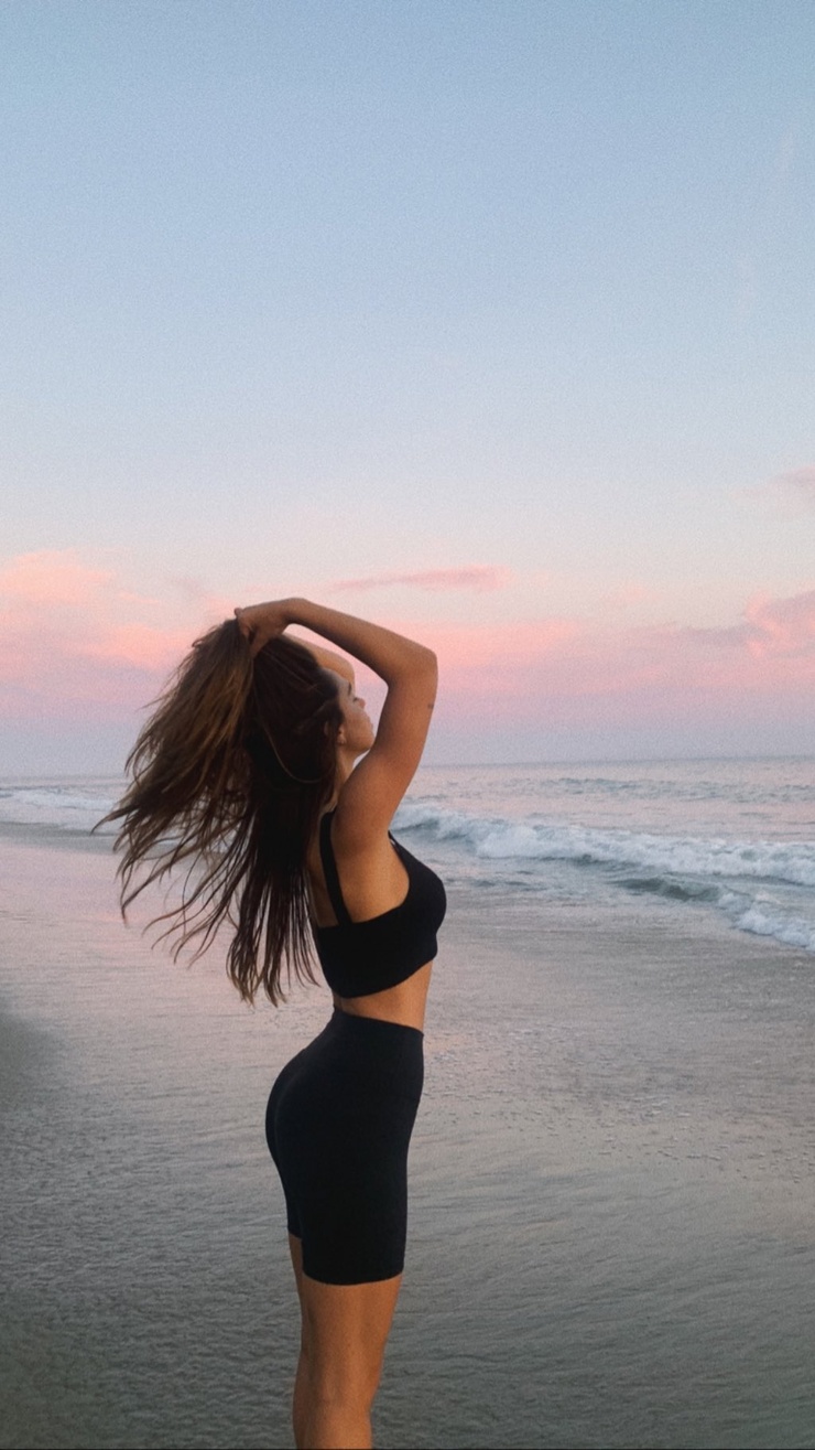 Alexis Ren