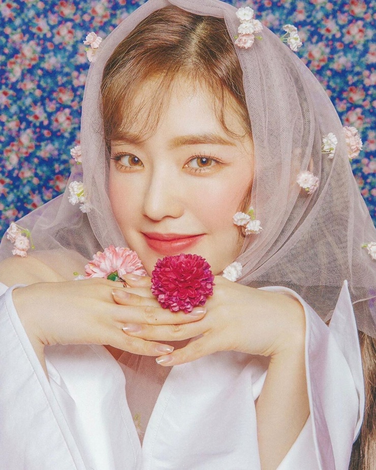 Irene (Bae Ju Hyun) Irene (Bae Ju Hyun)