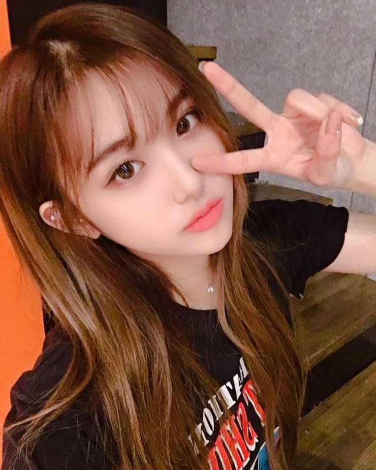 Aisha (EVERGLOW) Aisha (EVERGLOW)