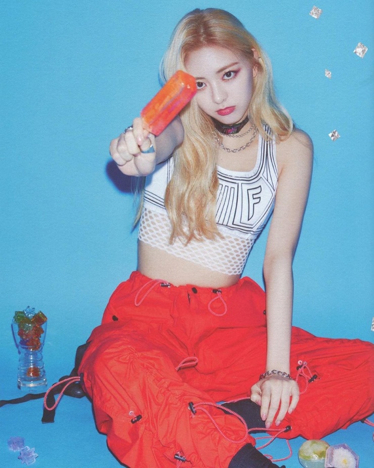 Yuna (ITZY) Yuna (ITZY)