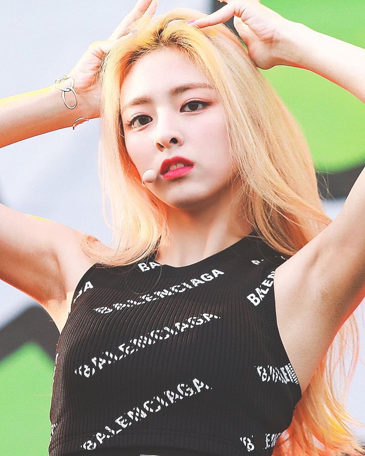 Picture of Yuna (ITZY)