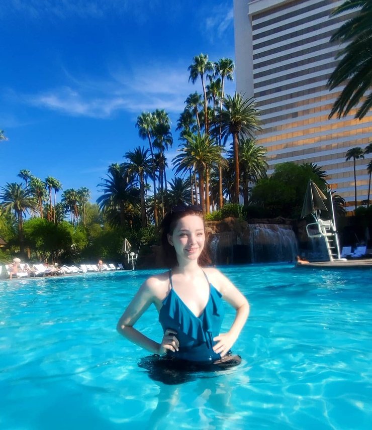 Emma Dumont Emma Dumont