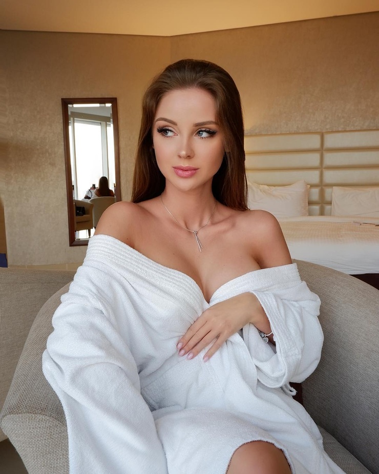 JANE MÁKOVA JANE MÁKOVA