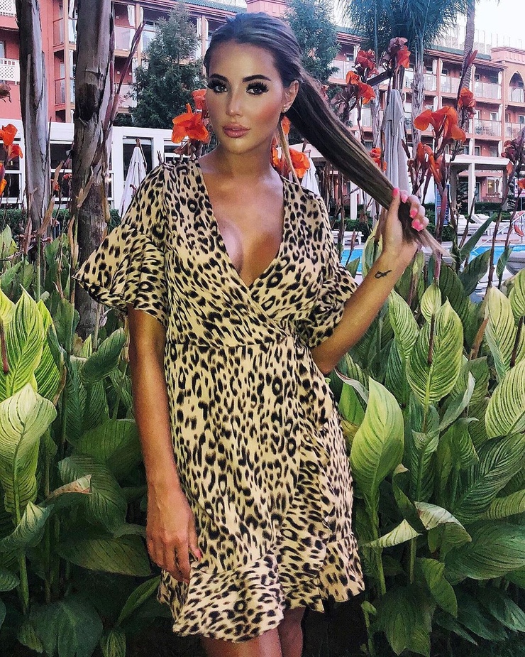 Yazmin Oukhellou