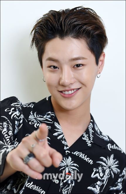 Seungyoun (UNIQ)