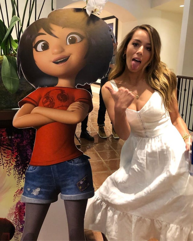 Chloe Bennet