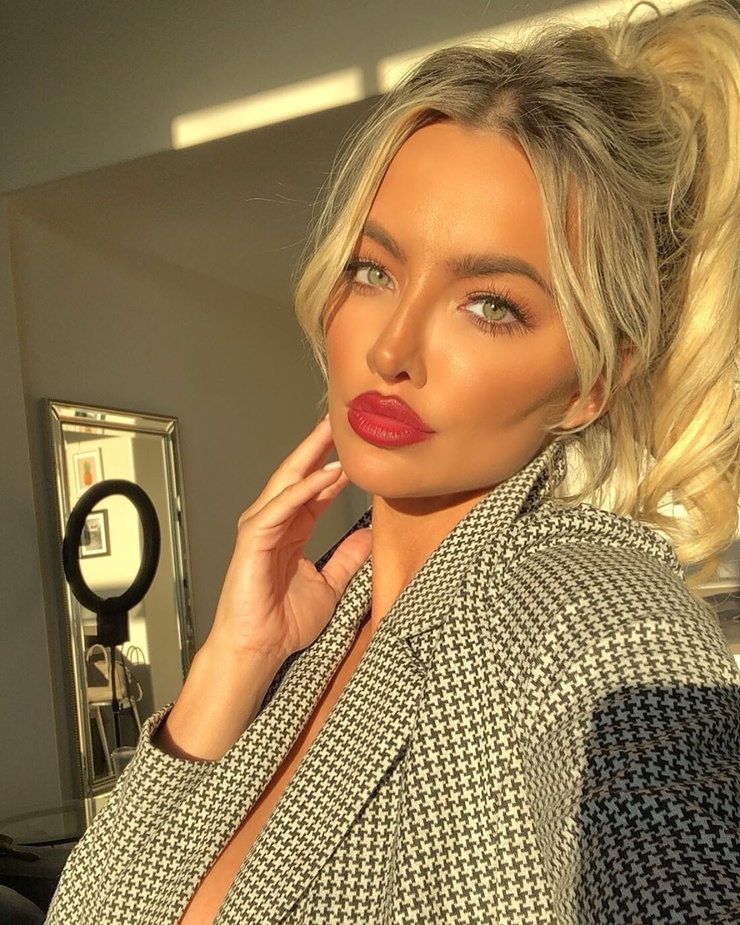 Lindsey Pelas Lindsey Pelas