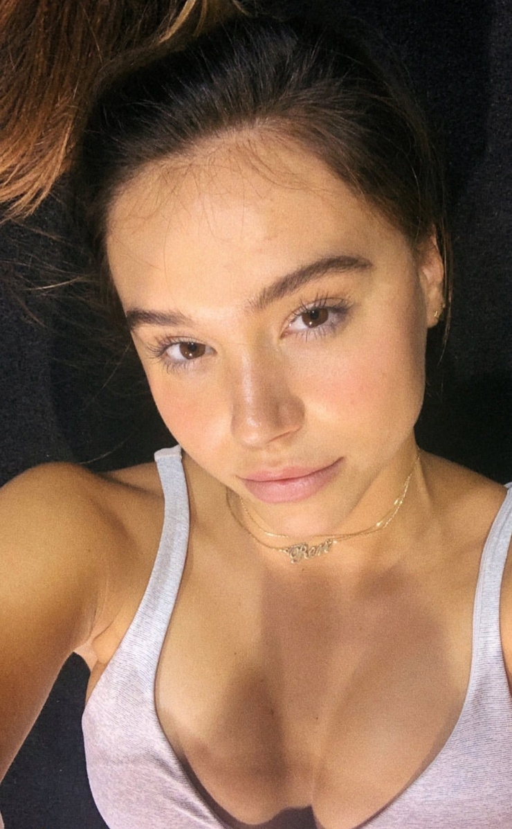 Alexis Ren
