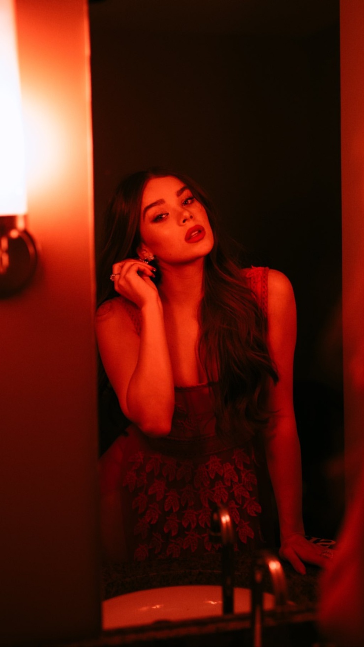 Hailee Steinfeld Hailee Steinfeld