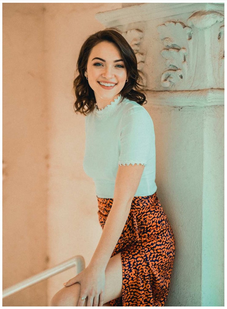 Violett Beane