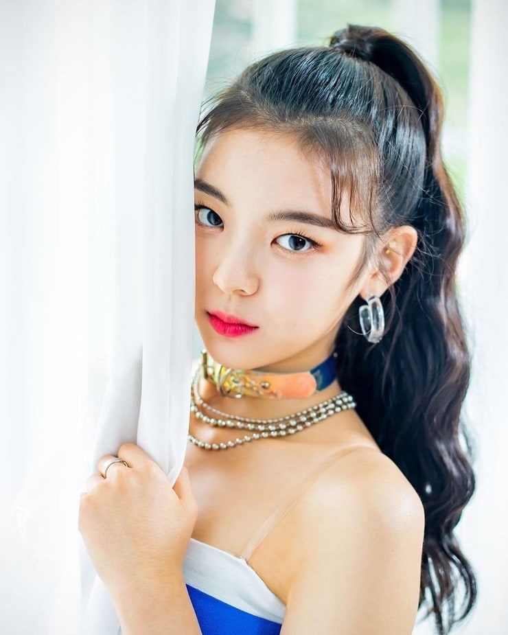 Lia (ITZY) Lia (ITZY)