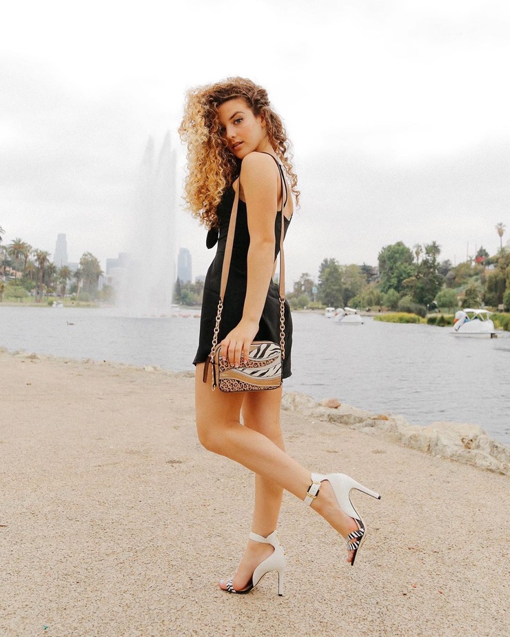 Sofie Dossi Sofie Dossi