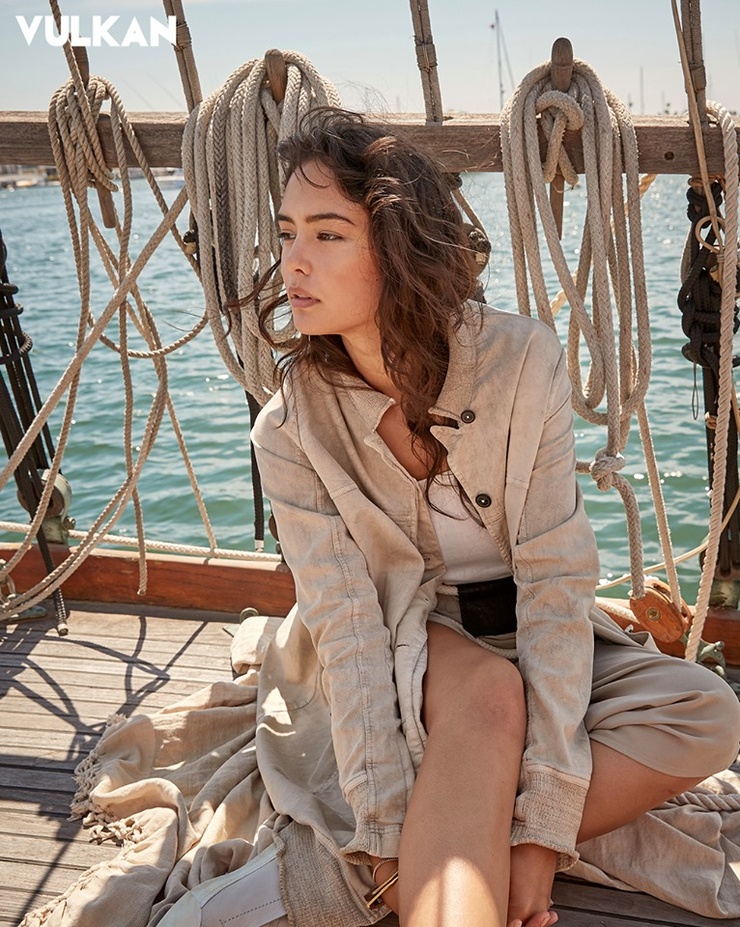 Courtney Eaton Courtney Eaton