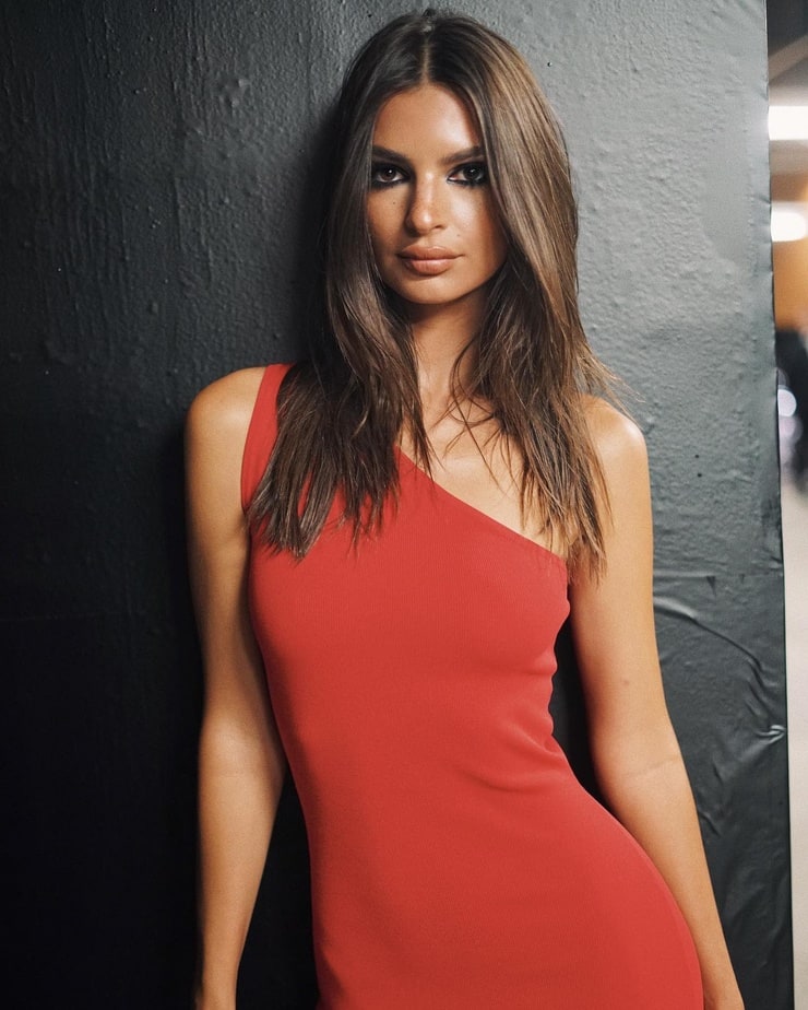 Emily Ratajkowski Picture 