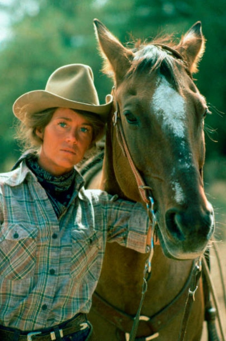 Comes a Horseman Comes a Horseman