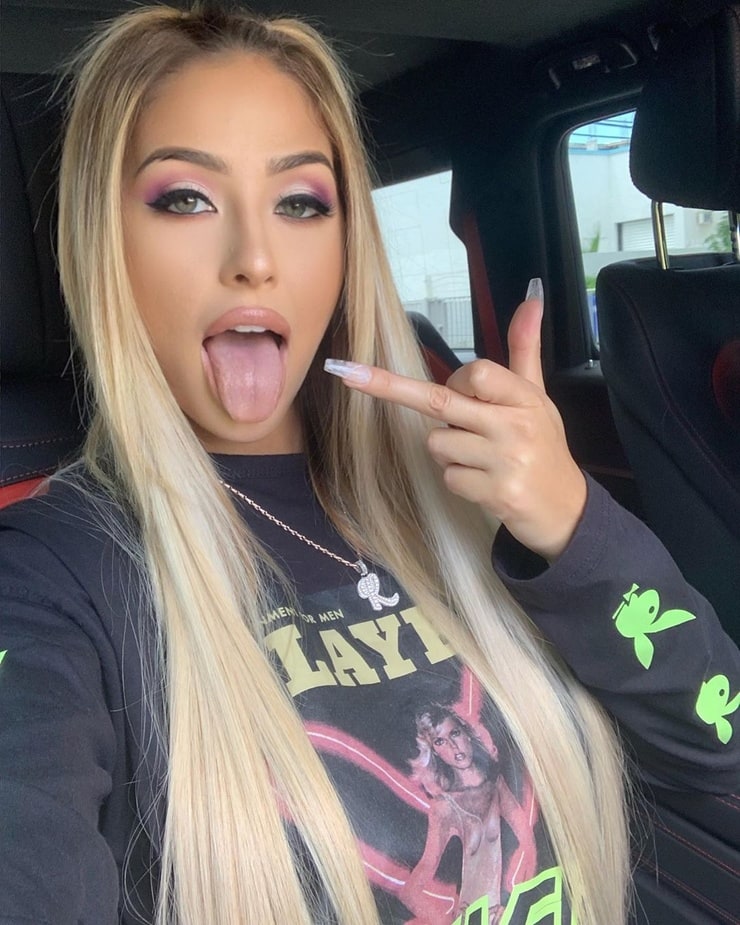 Renèe Estella Renèe Estella