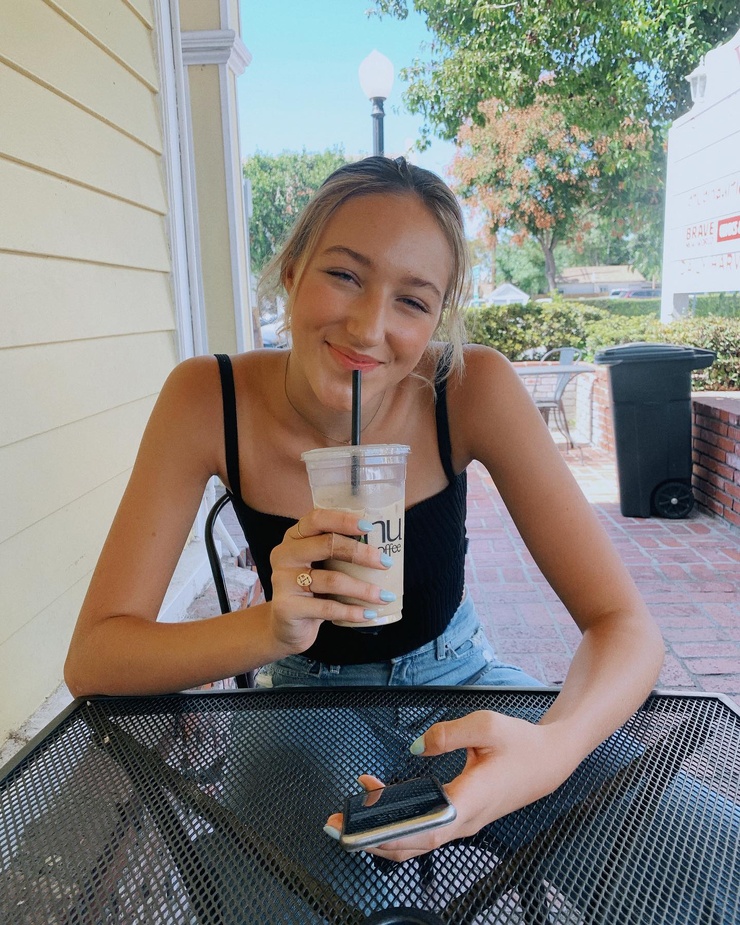 Ava Cota