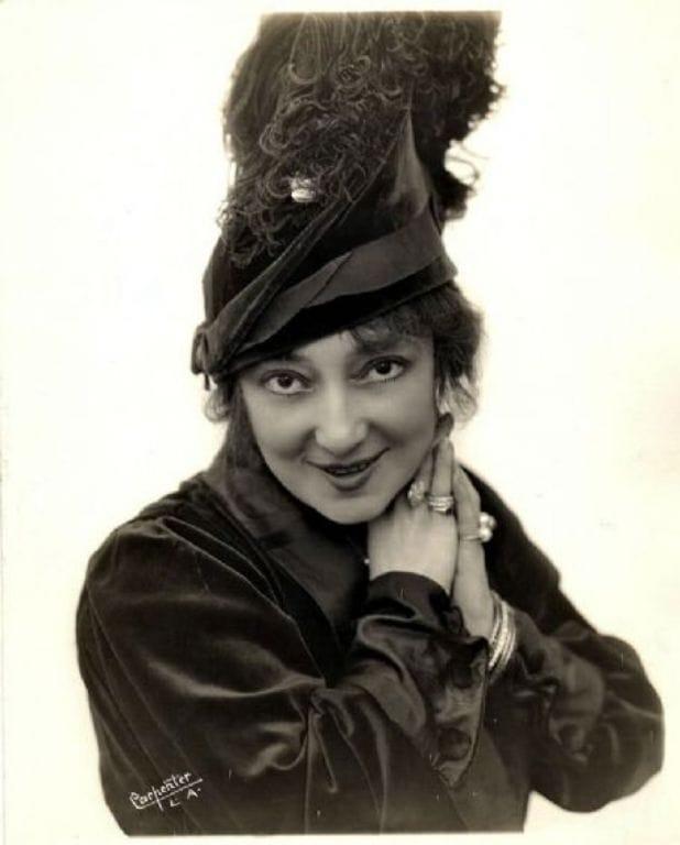 Anna Held