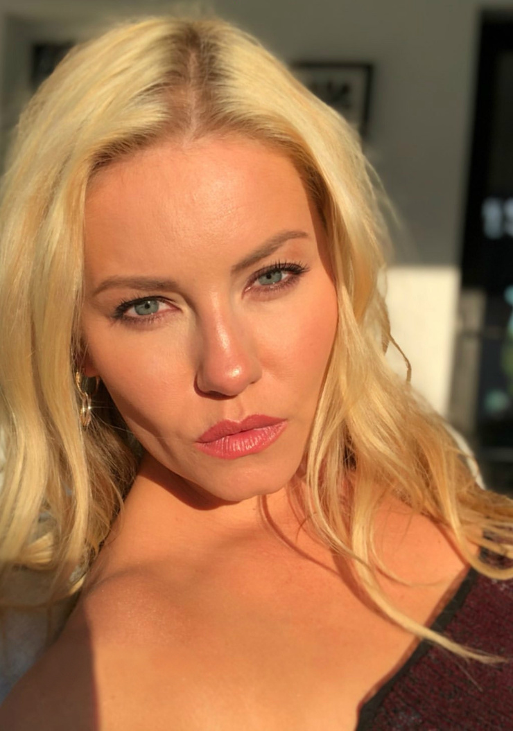 Elisha Cuthbert Elisha Cuthbert
