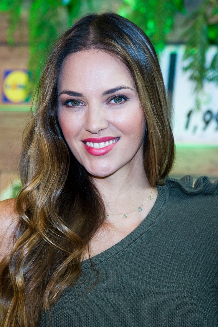 Helen Lindes Helen Lindes