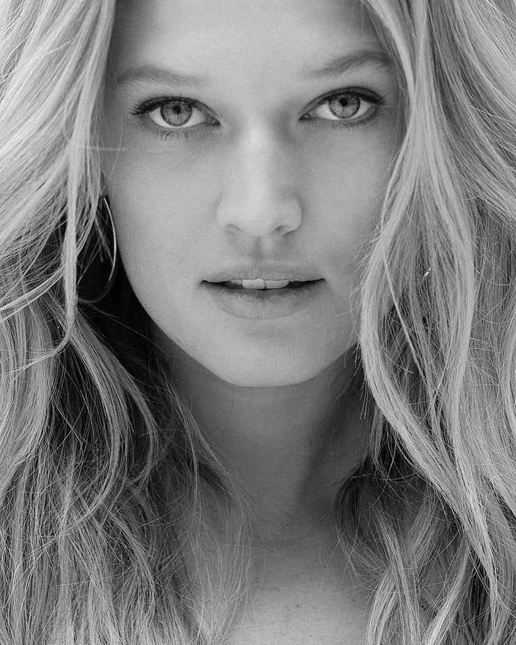 Toni Garrn picture