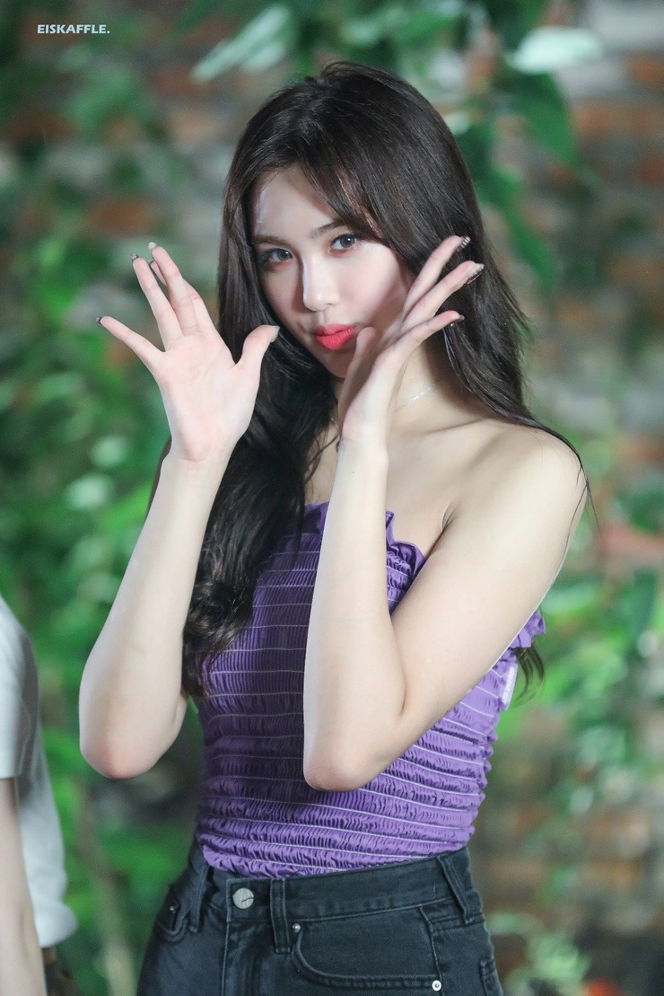 Aisha (EVERGLOW) Aisha (EVERGLOW)