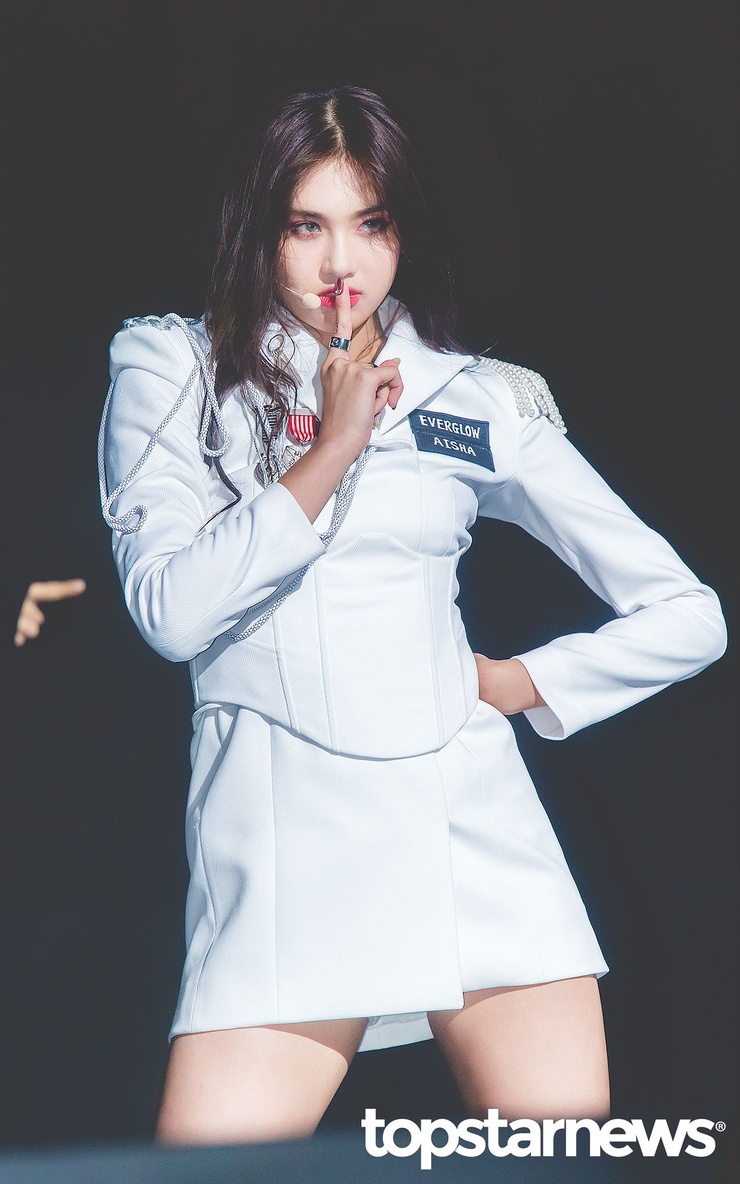 Aisha (EVERGLOW) Aisha (EVERGLOW)