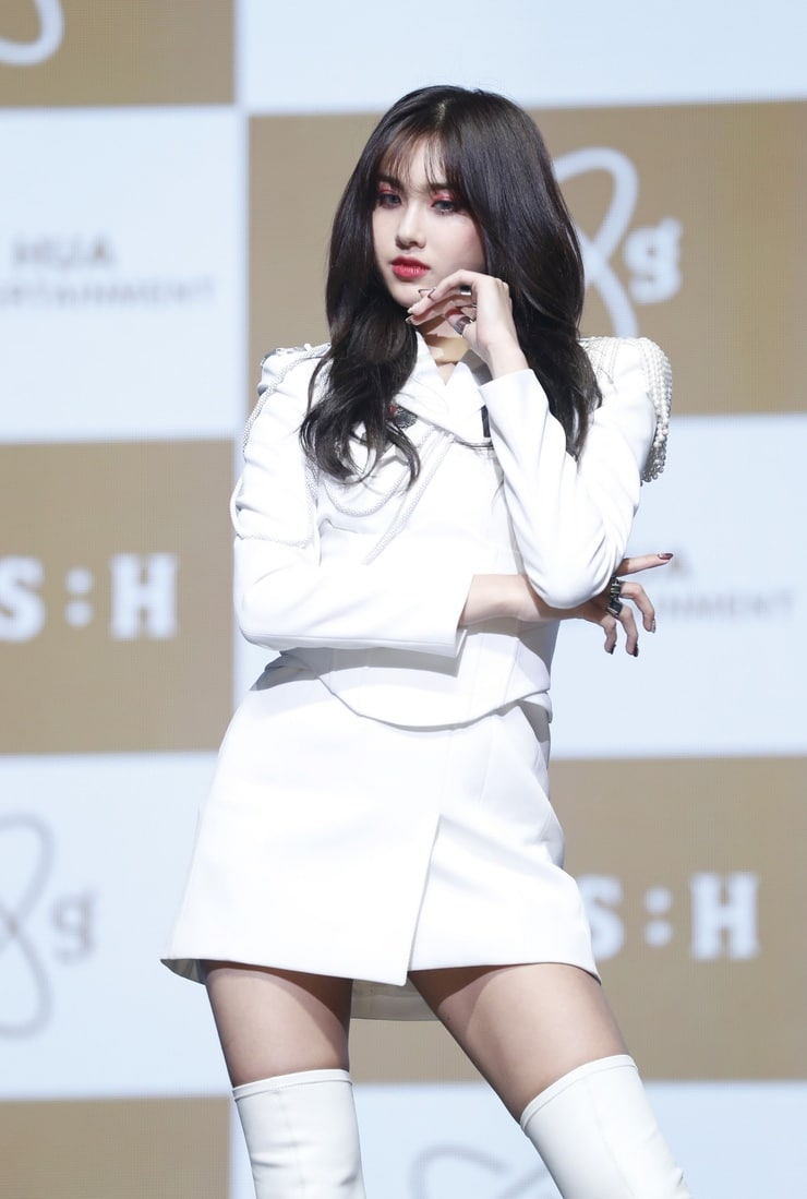 Aisha (EVERGLOW) Aisha (EVERGLOW)