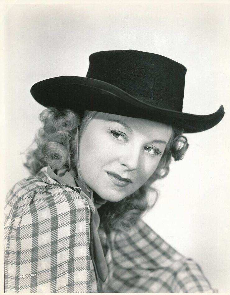 Jennifer Holt Jennifer Holt