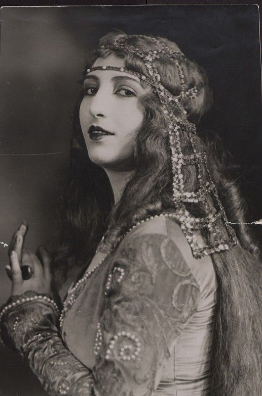 Elena Sangro