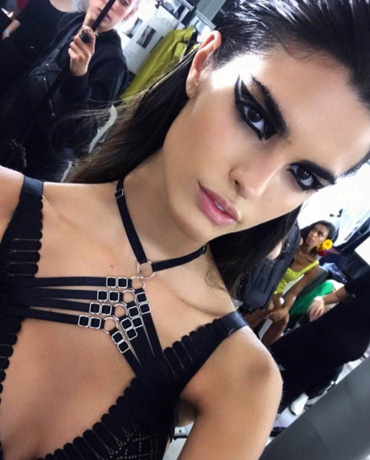 CAROL MENDES CAROL MENDES