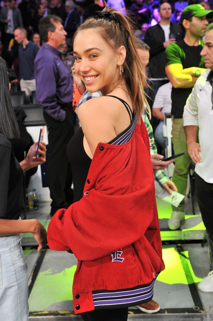 Alexis Ren