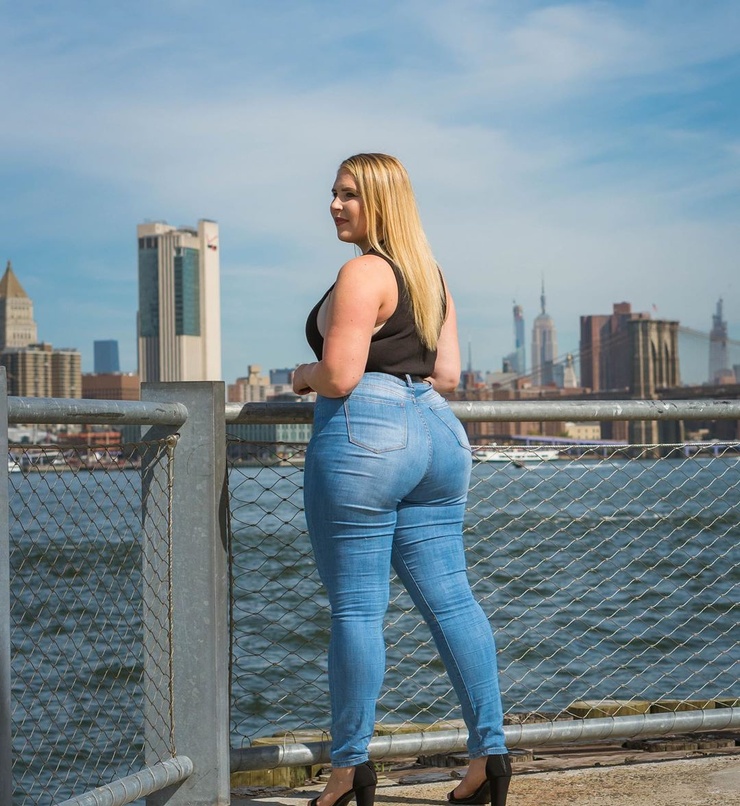 Sophie Turner (Plus Size) Sophie Turner (Plus Size)