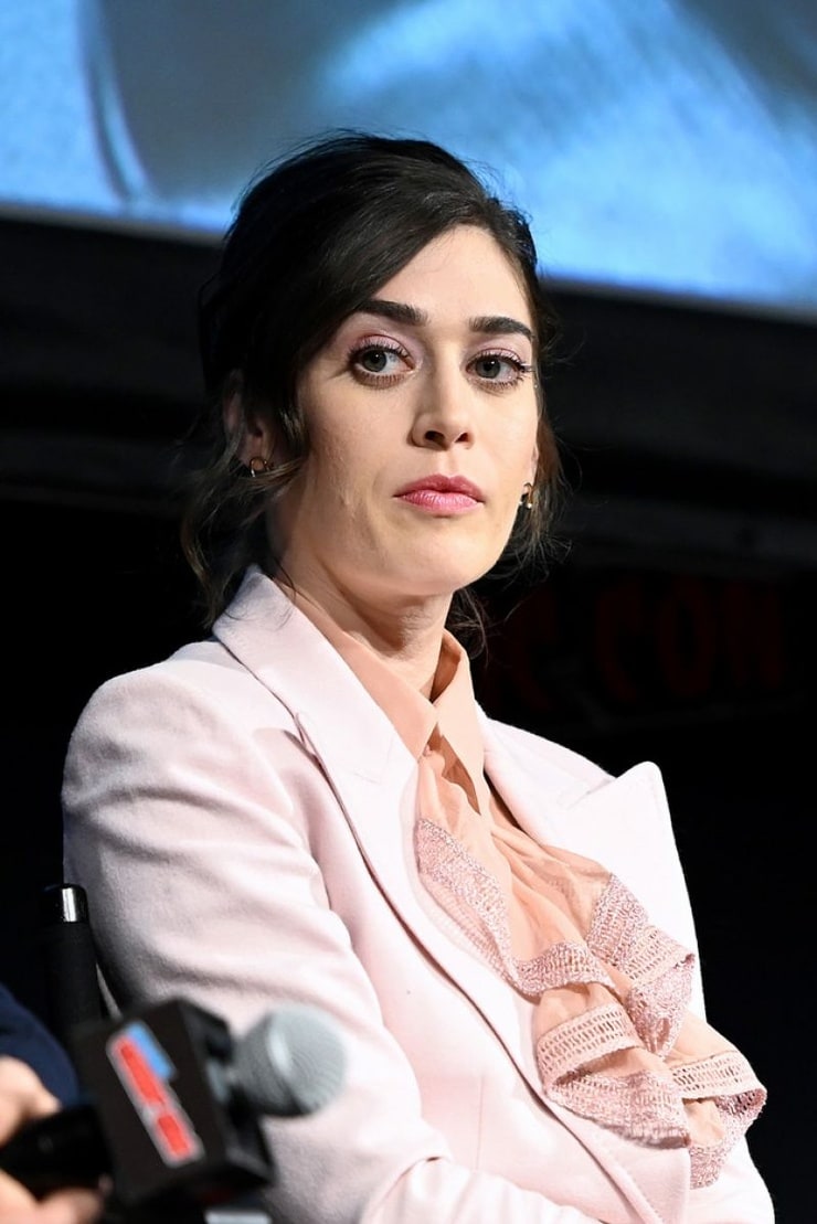 Lizzy Caplan