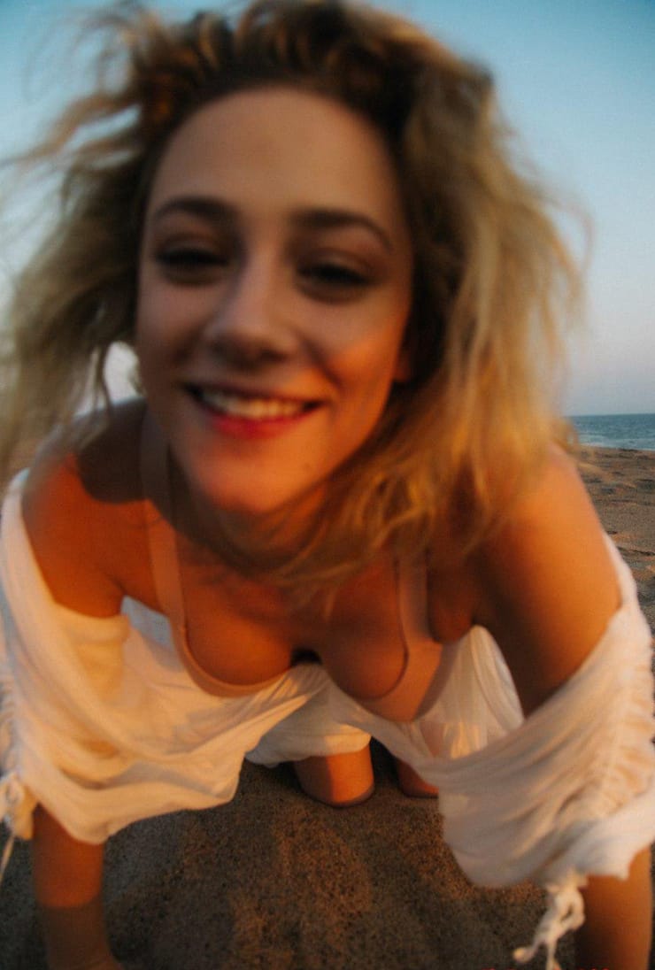 Lili Reinhart.