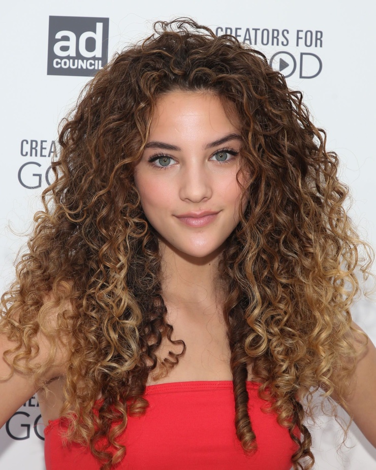Sofie Dossi Sofie Dossi