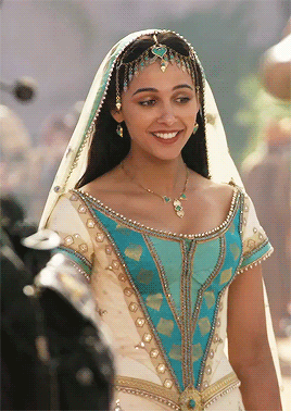 Jasmine (Naomi Scott)