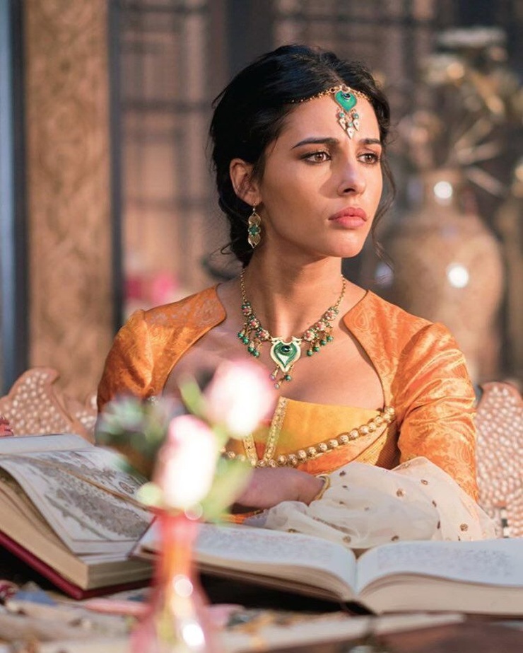 Jasmine (Naomi Scott)
