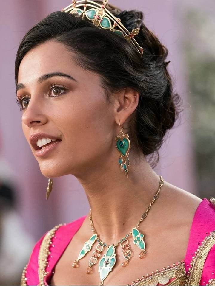 Jasmine (Naomi Scott)