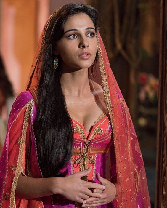 Jasmine (Naomi Scott)