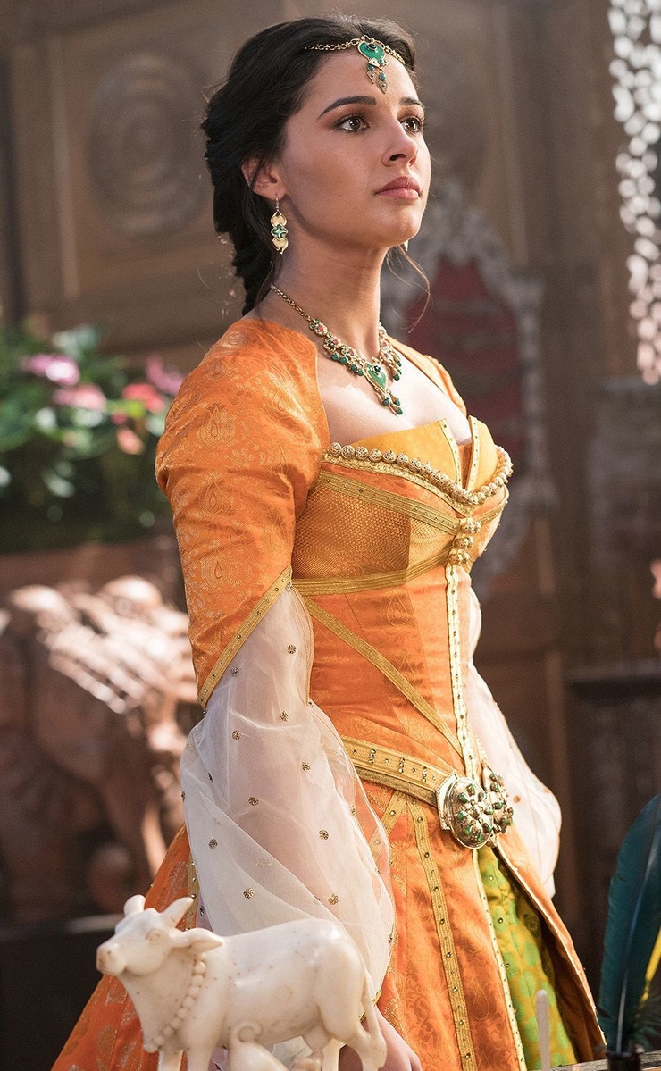 Jasmine (Naomi Scott)
