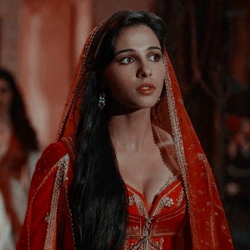 Jasmine (Naomi Scott)