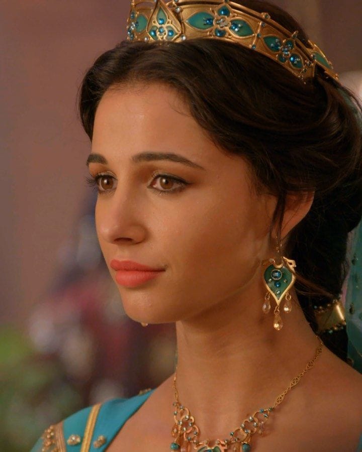 Jasmine (Naomi Scott)