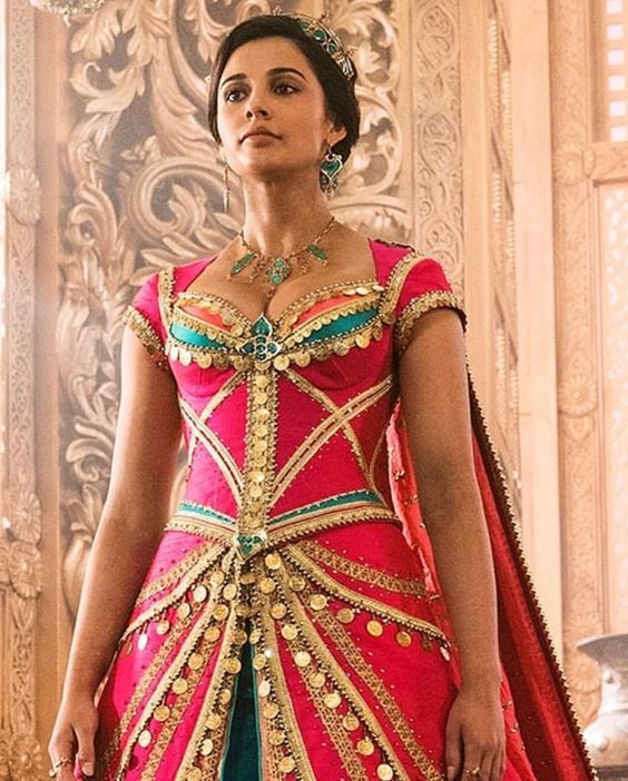 Jasmine (Naomi Scott)