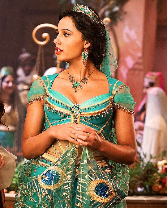 Jasmine (Naomi Scott)