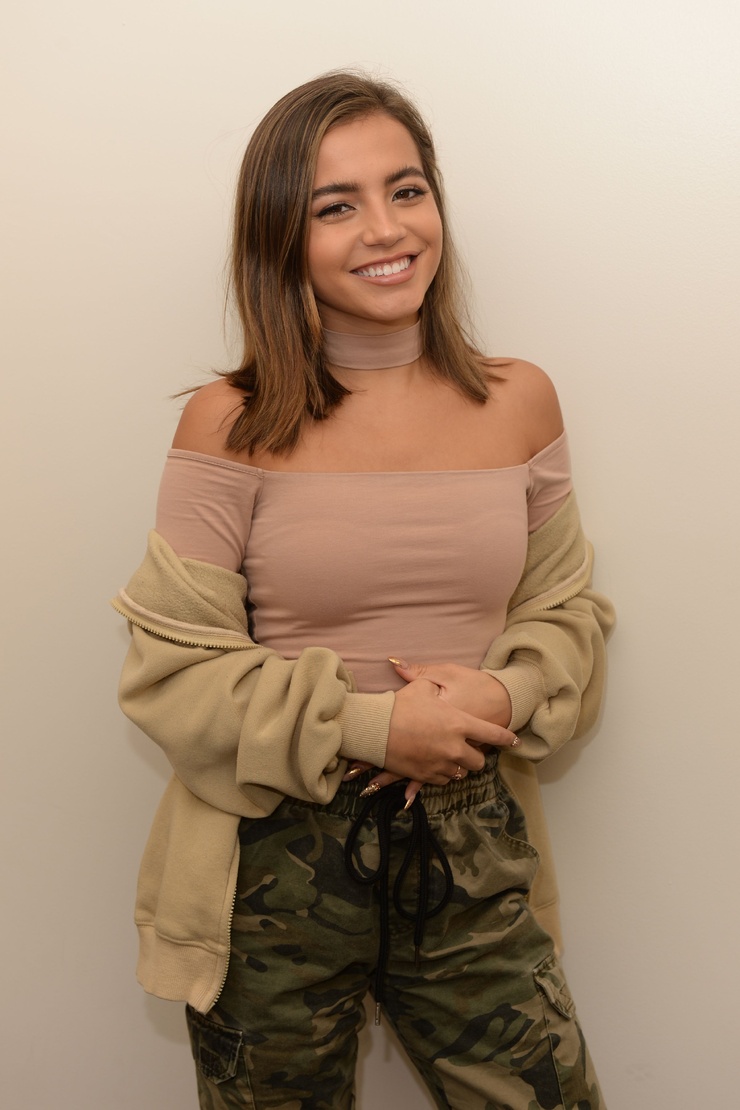 Picture of Isabela Moner Picture of Isabela Moner