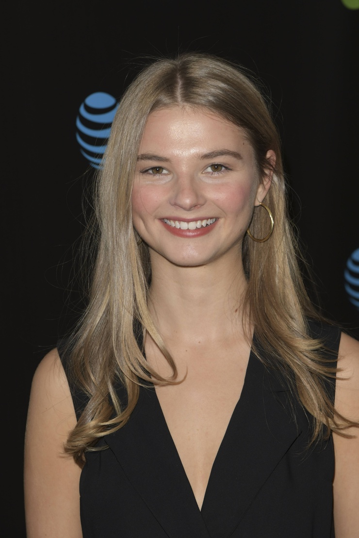 Stefanie Scott