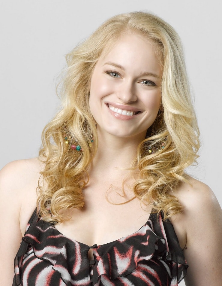 Leven Rambin chloe one tree hill