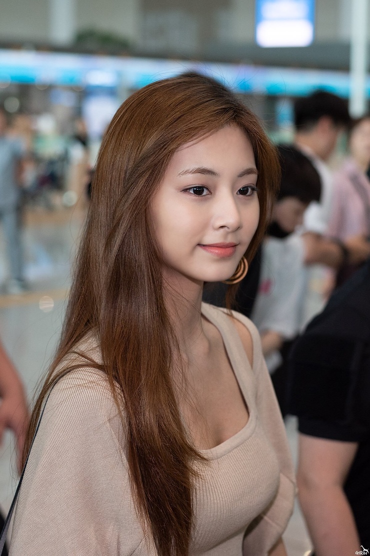 Chou Tzu-yu (Tzuyu) Chou Tzu-yu (Tzuyu)