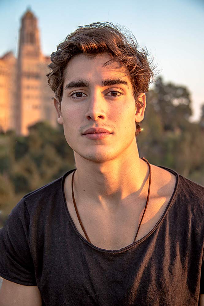 Henry Zaga